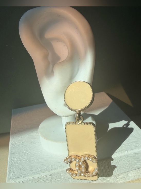 Source Unknown Jewelry - CC Pearl Accent Cream & Gold Drop Earrings